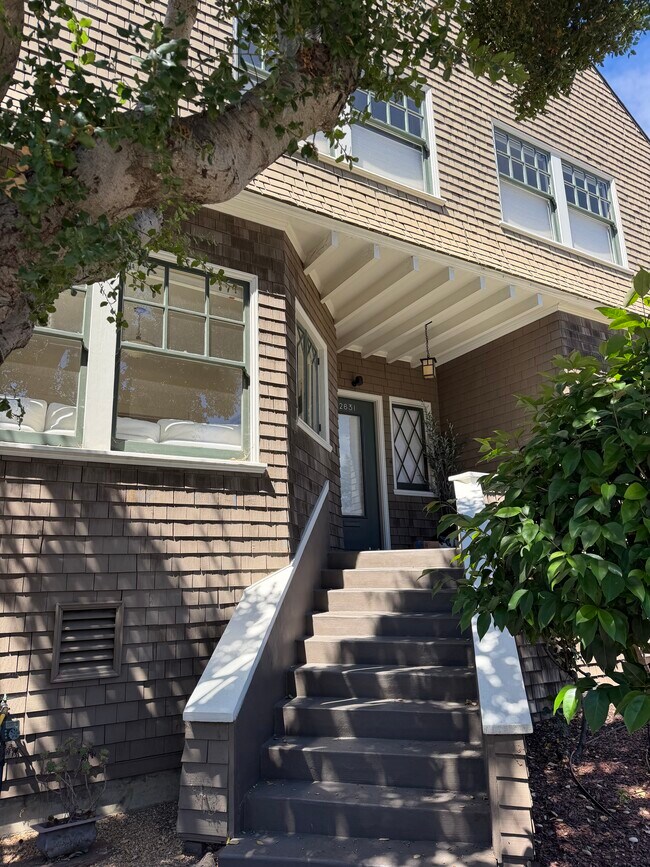 Charming Historic Elmwood Duplex - 2644 Benvenue Ave