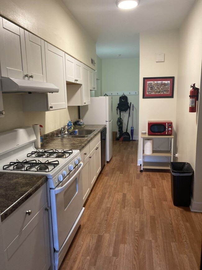 Foto del edificio - 1625 N Wood St
