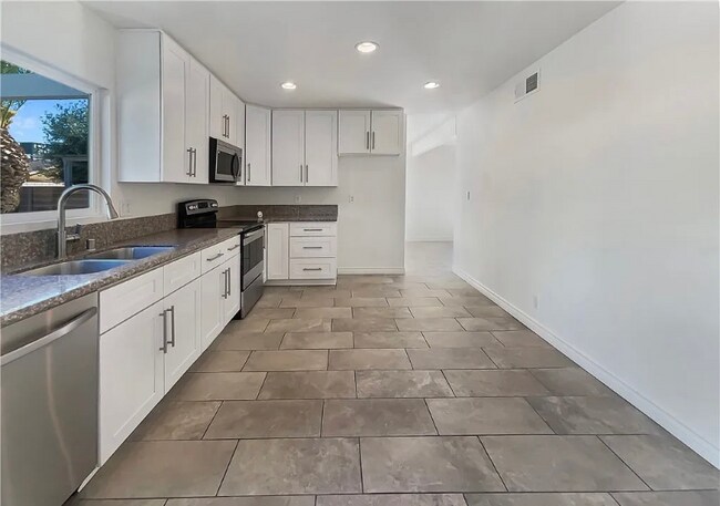 Foto del edificio - 9670 Summerville St