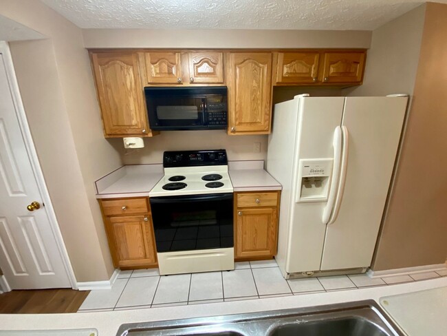 Building Photo - Great condo! Close to commuter routes!