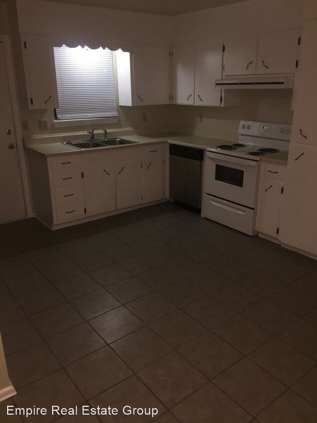 Primary Photo - 2 br, 1 bath House - 727 W. Silver