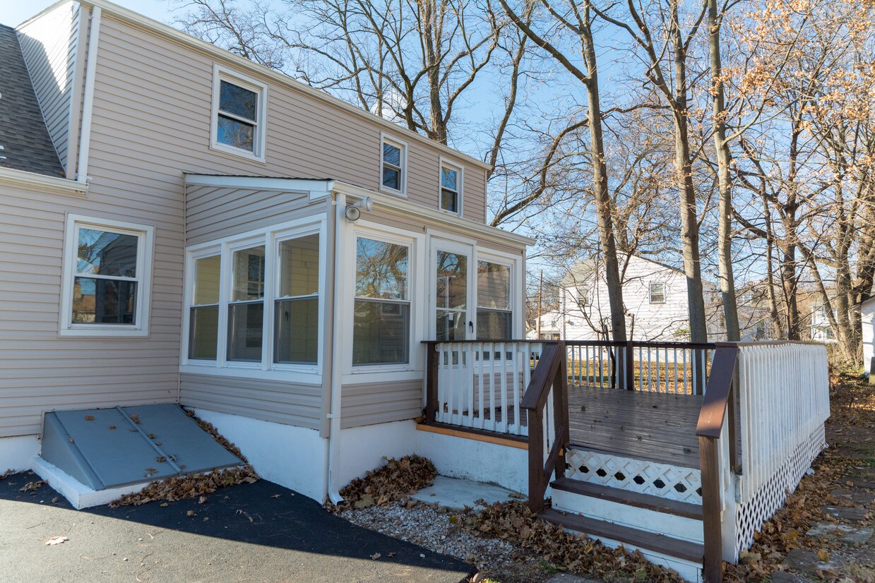 Primary Photo - 211 Hillcrest Ave
