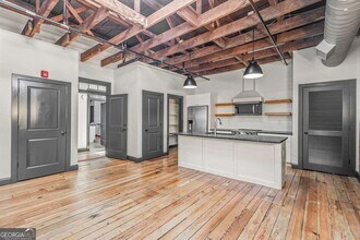 Building Photo - 13 Greenville St S