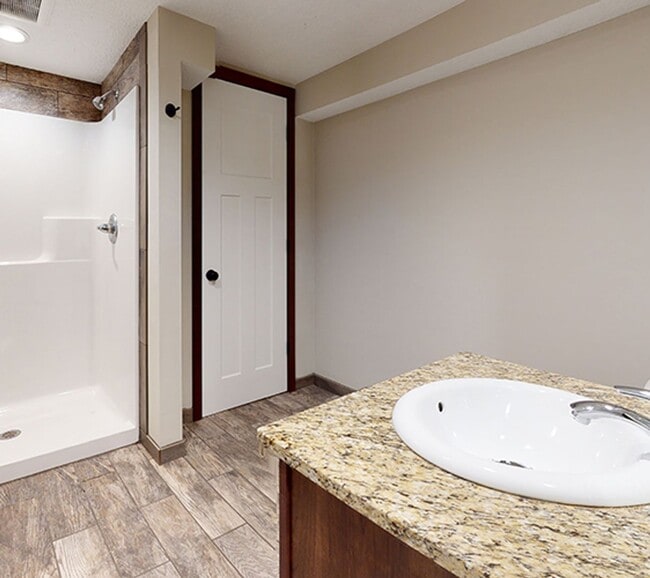 Foto del edificio - Affordable five bedroom house close to U o...