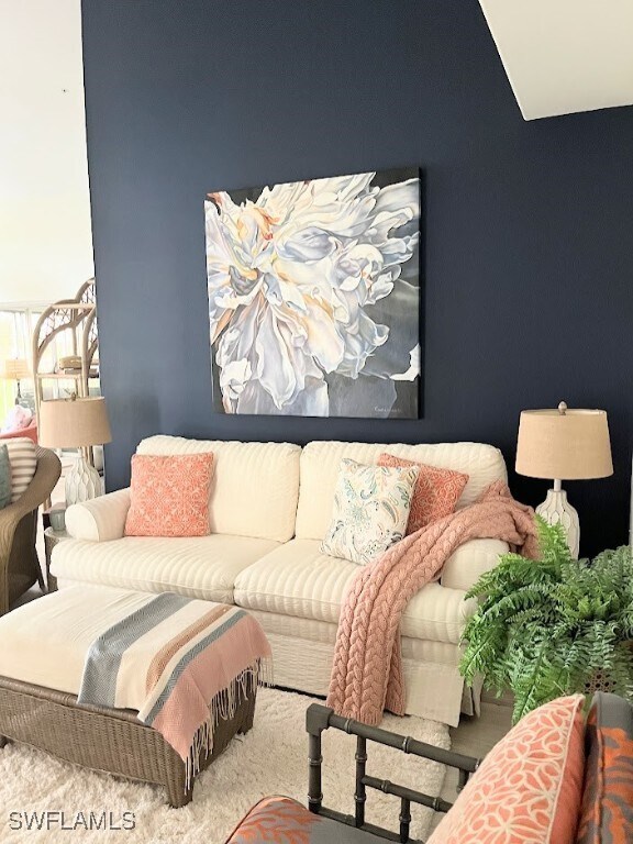 Foto del edificio - 13270 Sherburne Cir