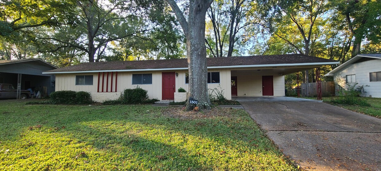 Primary Photo - 1501 Sheffield Dr