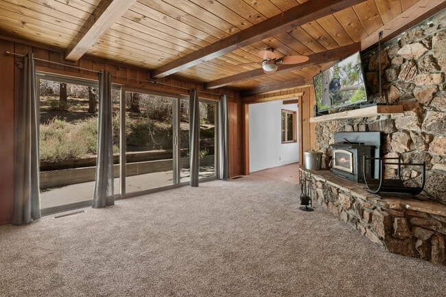 Building Photo - 383 Catalina Rd