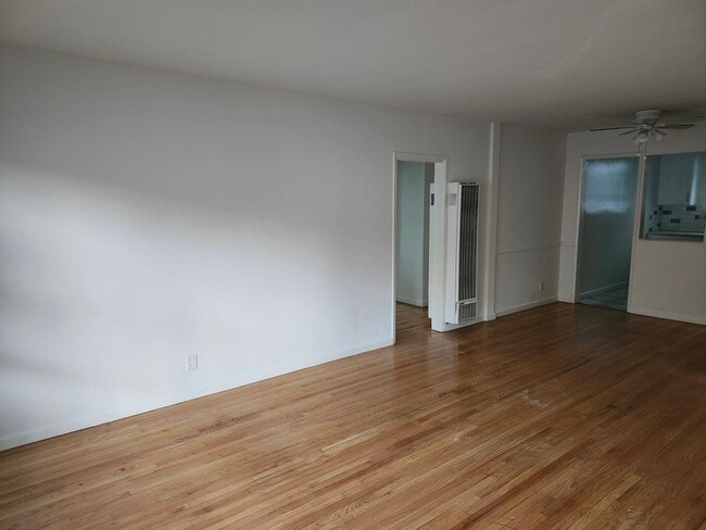 Building Photo - 1051 S Bedford St