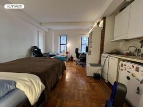 Building Photo - 49 W 72nd St