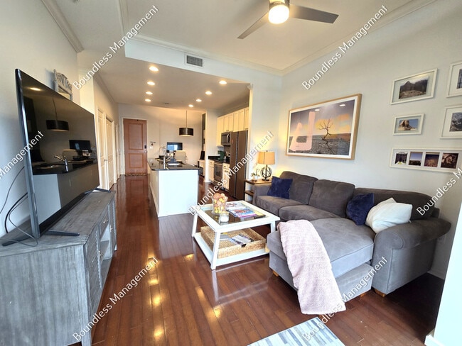 Building Photo - 3040 Peachtree Rd NW