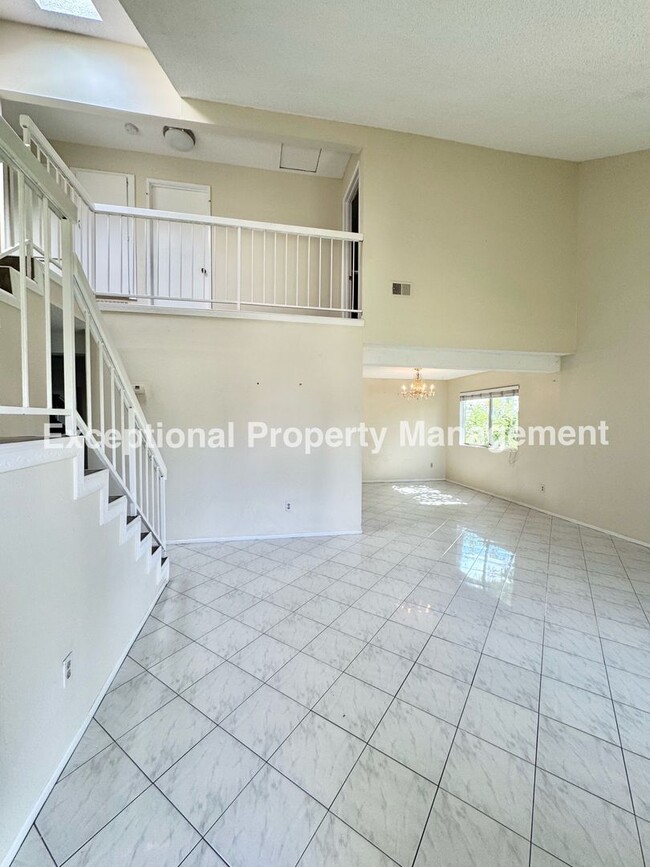 Building Photo - 3 bed 3 bath home in N. Fontana