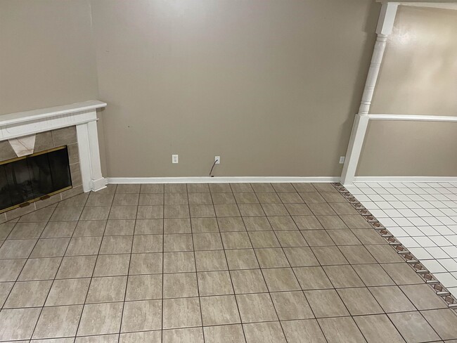 Building Photo - 2411 Nugget Ln