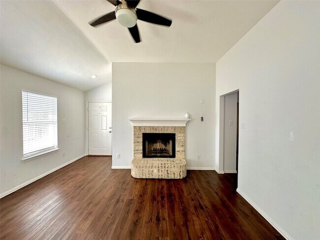 Foto del edificio - 4924 Mountain Ridge Ln