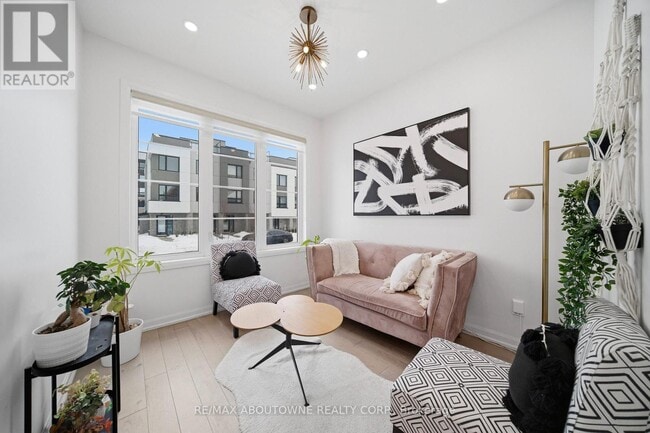 Building Photo - 275 Ironside Dr