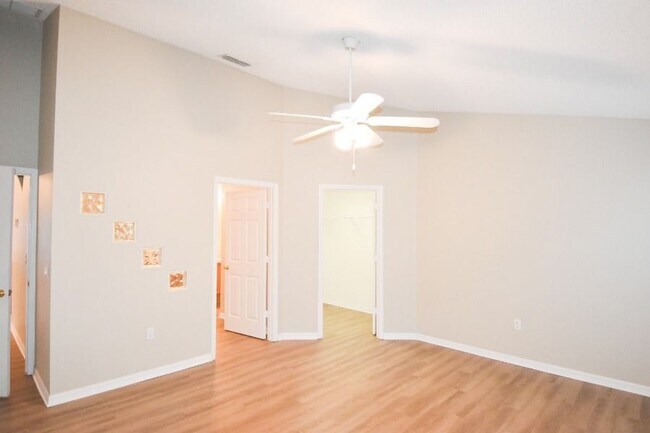 Building Photo - 121 Rose Hill Trl