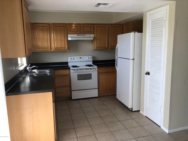 Foto del edificio - 3134 Edgewood Dr NE