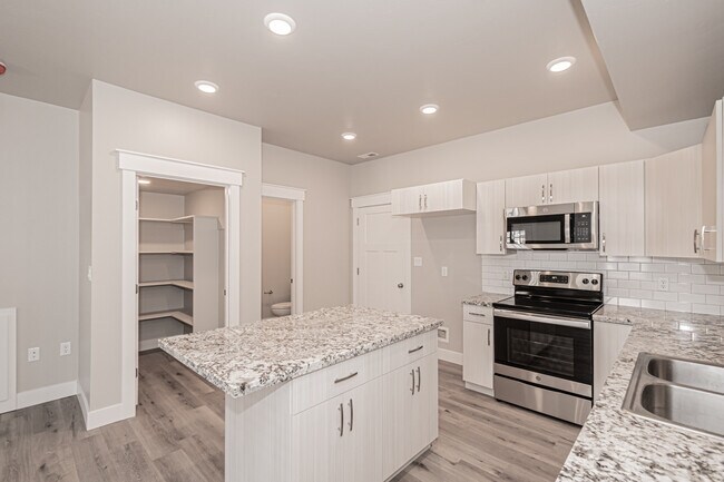 Building Photo - 359 N 3rd W