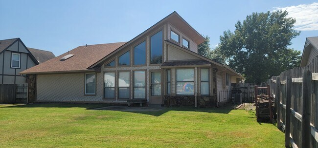 Foto del edificio - 1113 N Butternut Ave