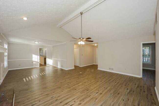 Building Photo - 270 Merrydale Dr