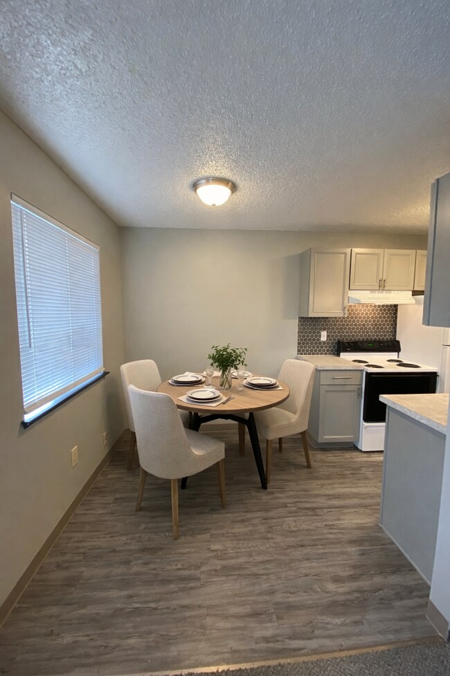 Foto del edificio - Warning: You Might Actually Want to Stay Home More *$250 OFF!*
