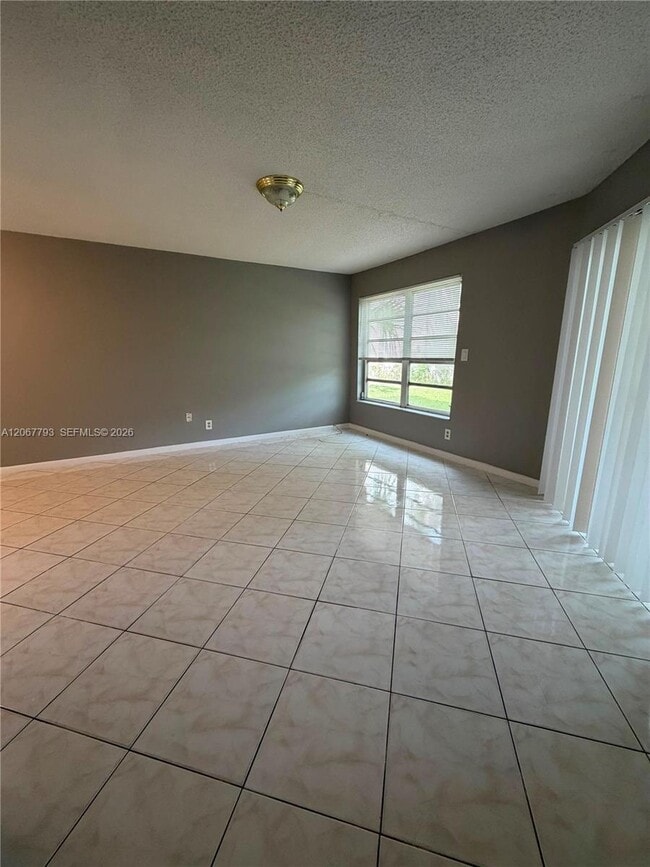 Building Photo - 3100 Riverside Dr
