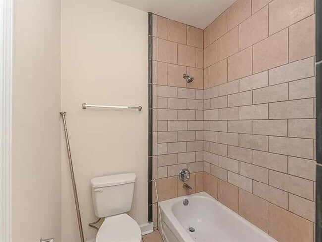 Foto del edificio - NICE BACK YARD