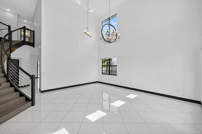 Foto del edificio - Northwest 88th Avenue, Miami Lakes, FL 33018 - 4 BR 3.5 BA single-family home