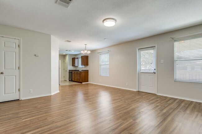 Building Photo - UNIVERSAL CITY 3-BEDROOM HOME ON CUL DE SAC