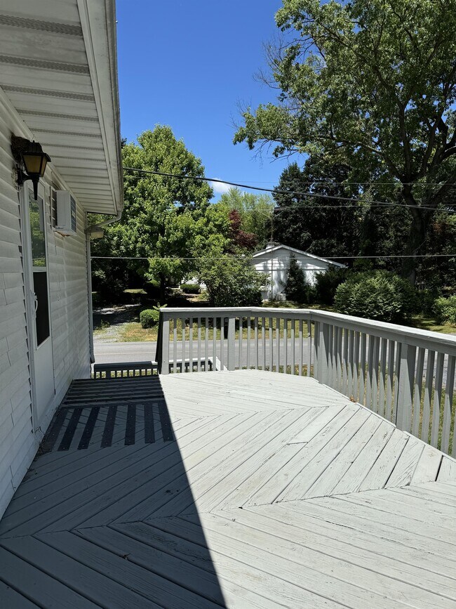 Foto del edificio - 1468 Rock Cliff Dr