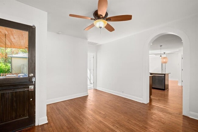 Foto del edificio - 2110 Oxford Ave