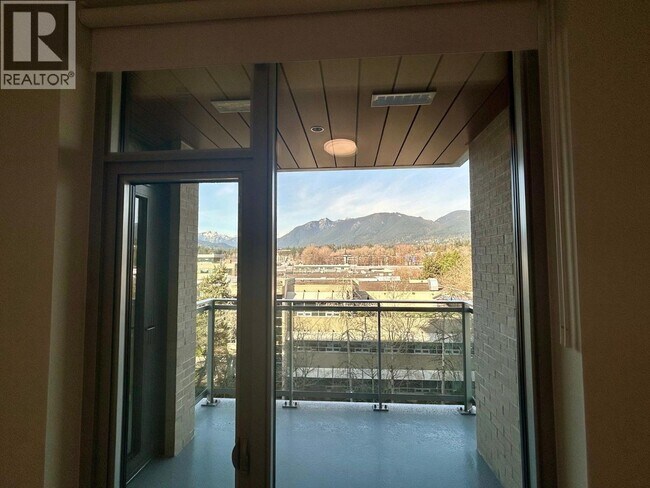 Photo du bâtiment - 755 Harbourside Dr