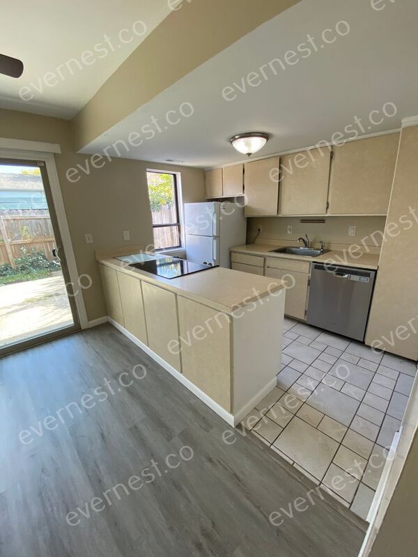 Foto del edificio - 1070 Merrimar Cir N