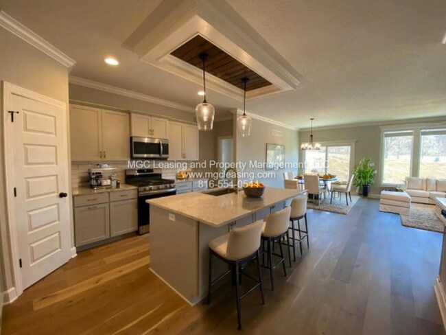 Building Photo - Location and Luxury Perfected in Parkville!