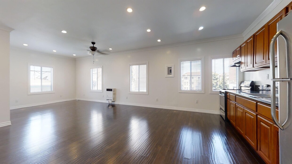 Primary Photo - 507 Loma Dr
