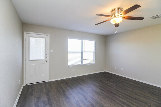 Foto del edificio - 1329 Castle Ridge Rd