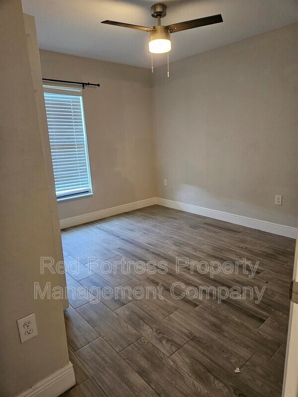 Foto del edificio - 5037 Centennial Blvd