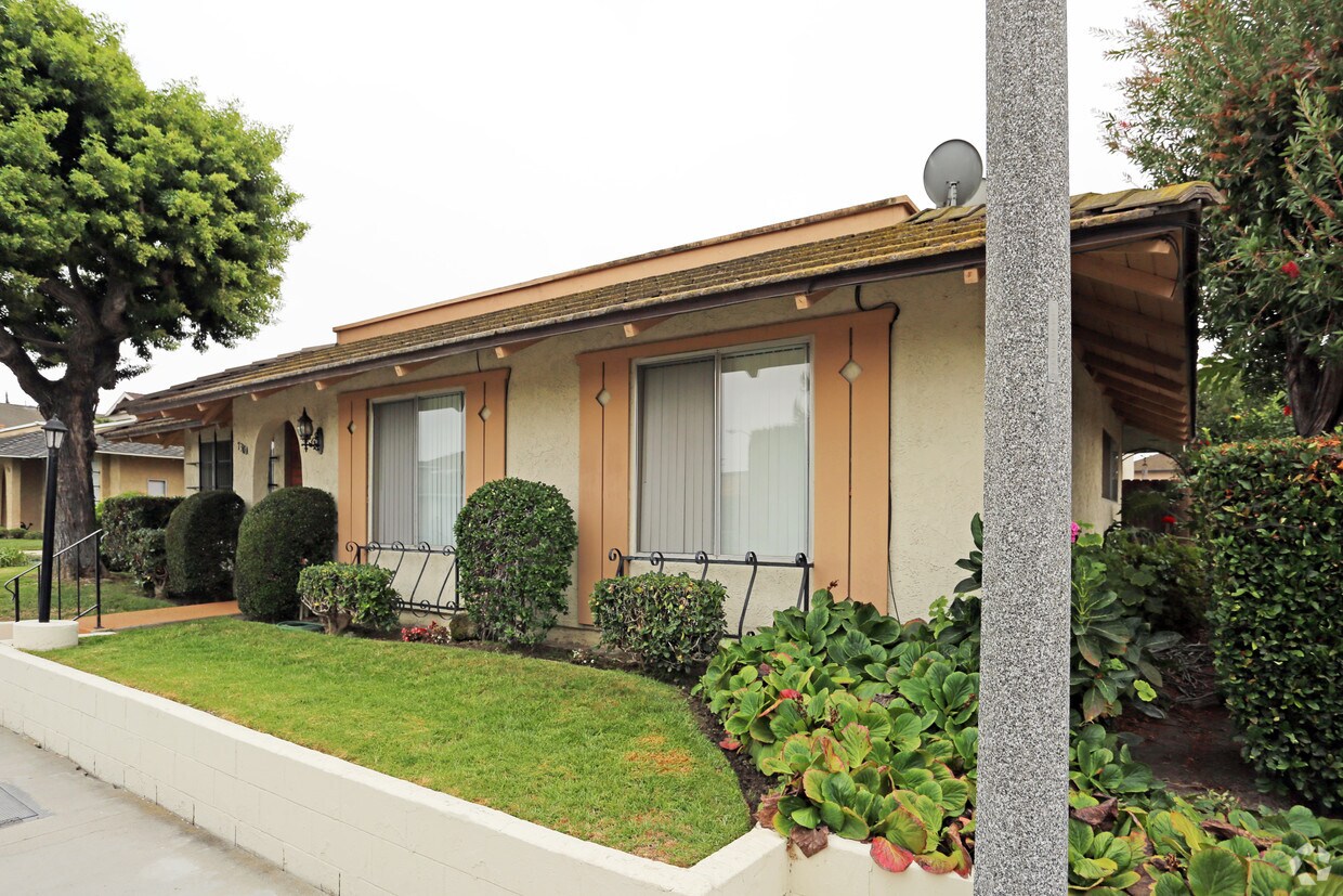 Building Photo - 7310 Corsican Dr