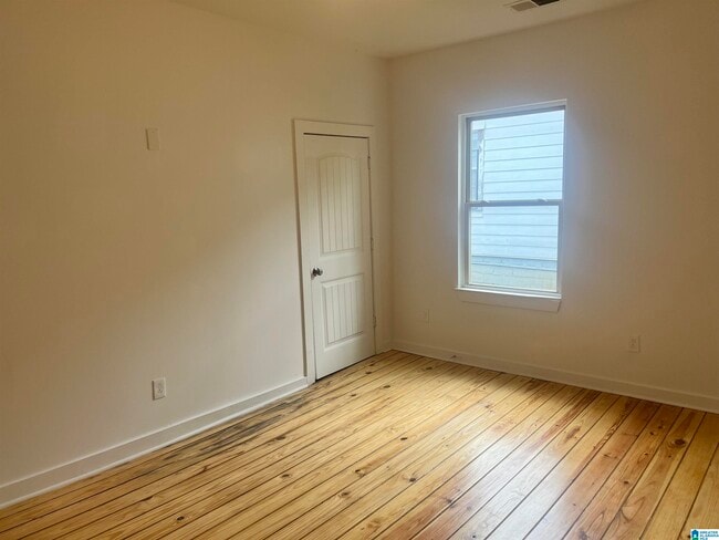 Building Photo - 309 Iota Ave S