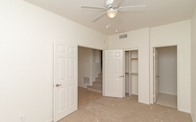 Building Photo - Incredible 3 bed & 3.5 bath Tri-Level Condo in San Marcos!