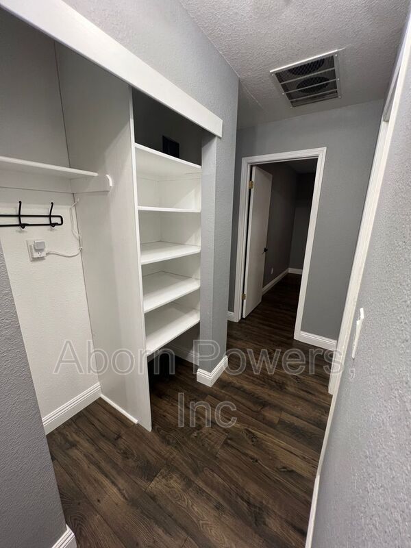 Building Photo - 4816 Hillbrook Ct