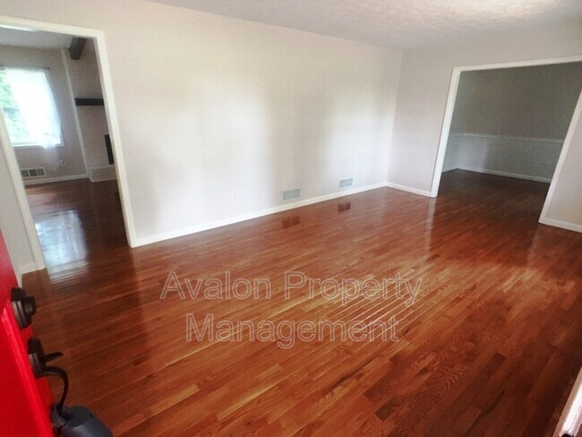 Foto del edificio - 2485 Kenneth St