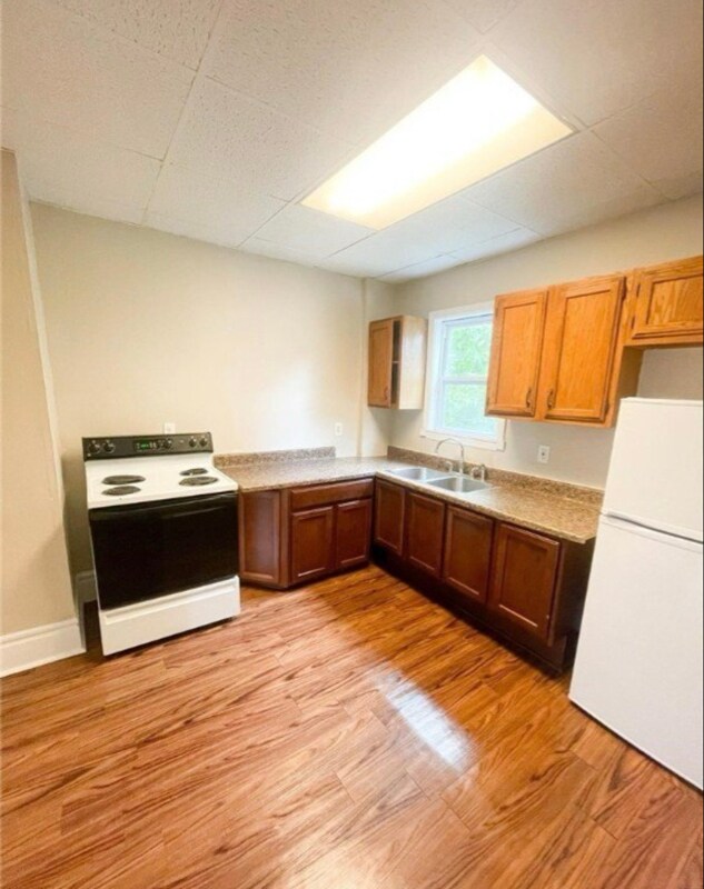 Building Photo - 221 S Portage Path
