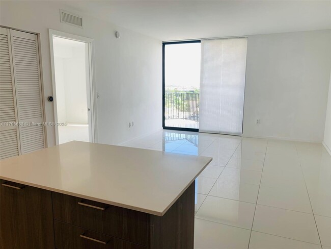 Foto del edificio - 5252 NW 85th Ave
