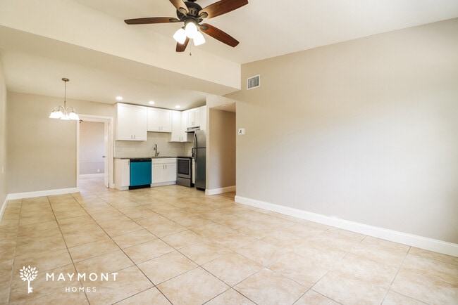 Building Photo - 1752 Evans Dr