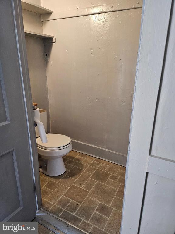 Foto del edificio - 300 Brenneman Rd