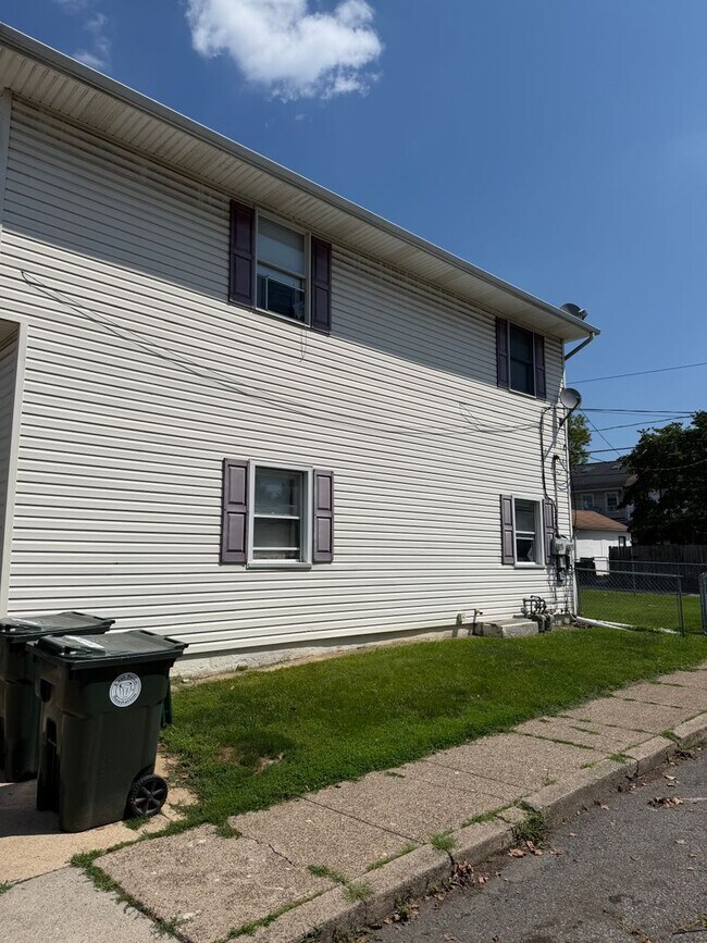 Foto del edificio - 802-804 Hawthorne Road