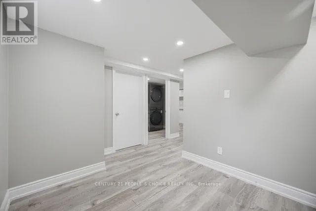 Building Photo - 249 Burnhamthorpe Rd