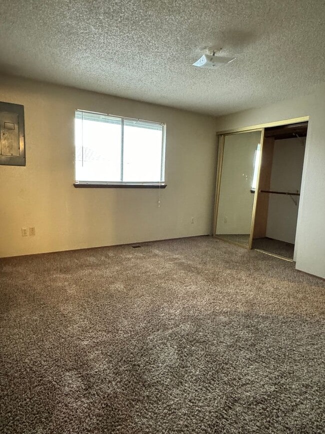 Building Photo - 805 S 48th Ave