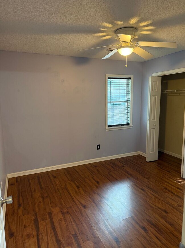 Foto del edificio - Beautiful 3 Bedroom 2 Bath Single Family Home- Pets welcome.