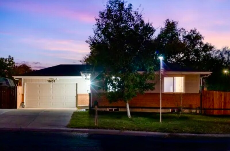 Primary Photo - 1601 27th Ave